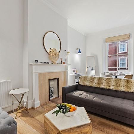 Parea Living - South Kensington, Elegant 1-Bedroom Flat, Wfh Desk Londen Buitenkant foto