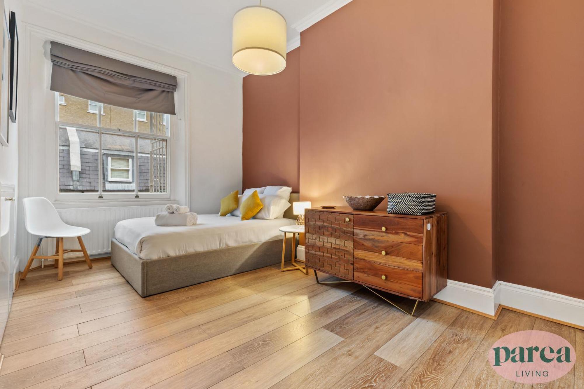 Parea Living - South Kensington, Elegant 1-Bedroom Flat, Wfh Desk Londen Buitenkant foto