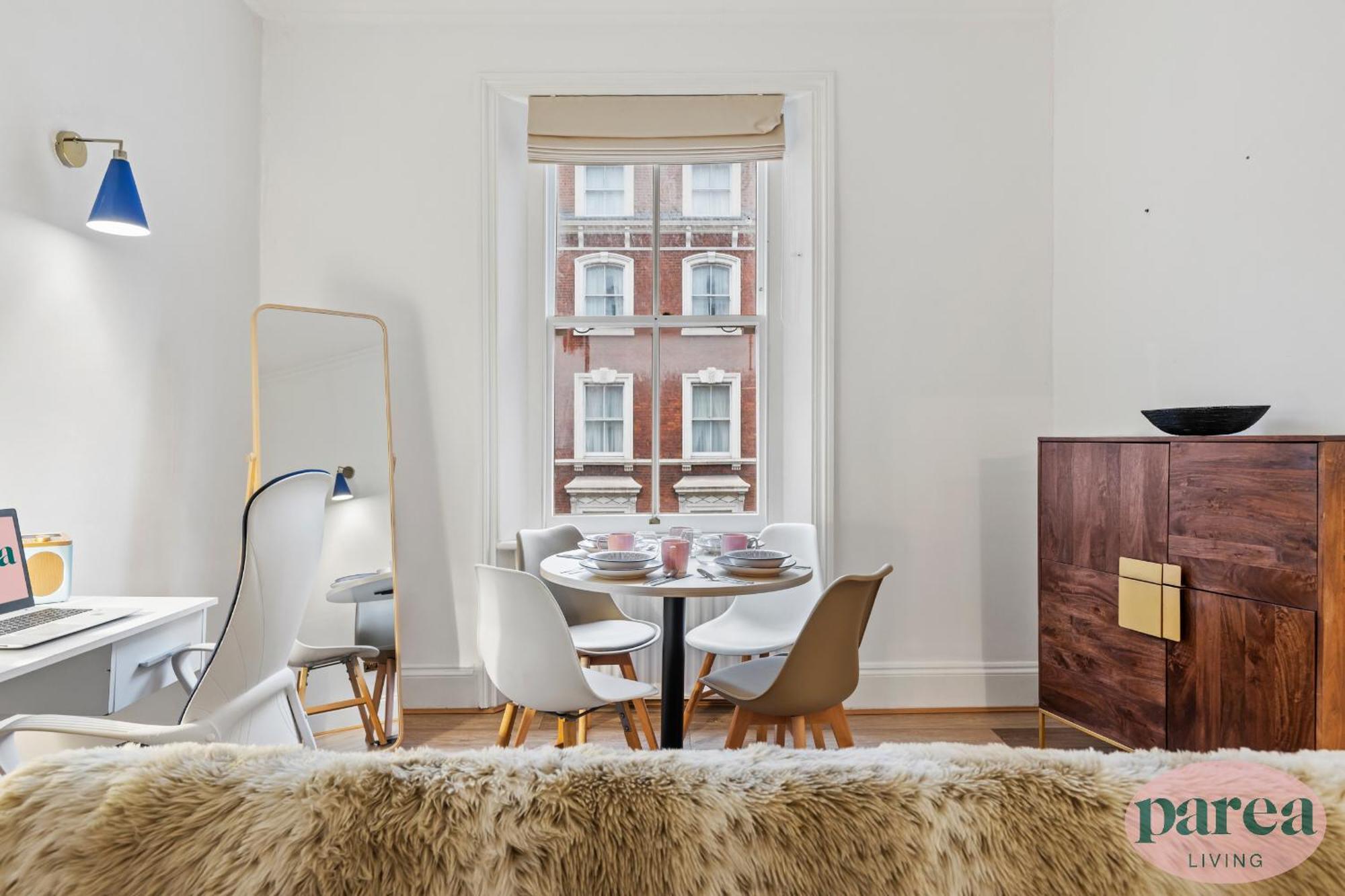 Parea Living - South Kensington, Elegant 1-Bedroom Flat, Wfh Desk Londen Buitenkant foto