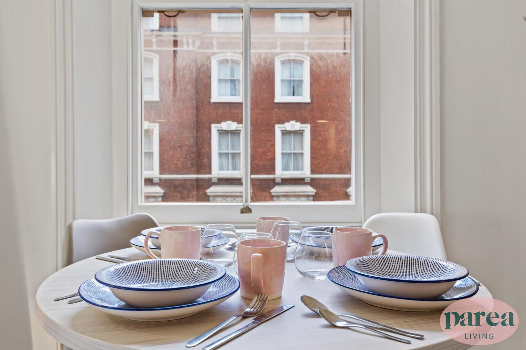 Parea Living - South Kensington, Elegant 1-Bedroom Flat, Wfh Desk Londen Buitenkant foto